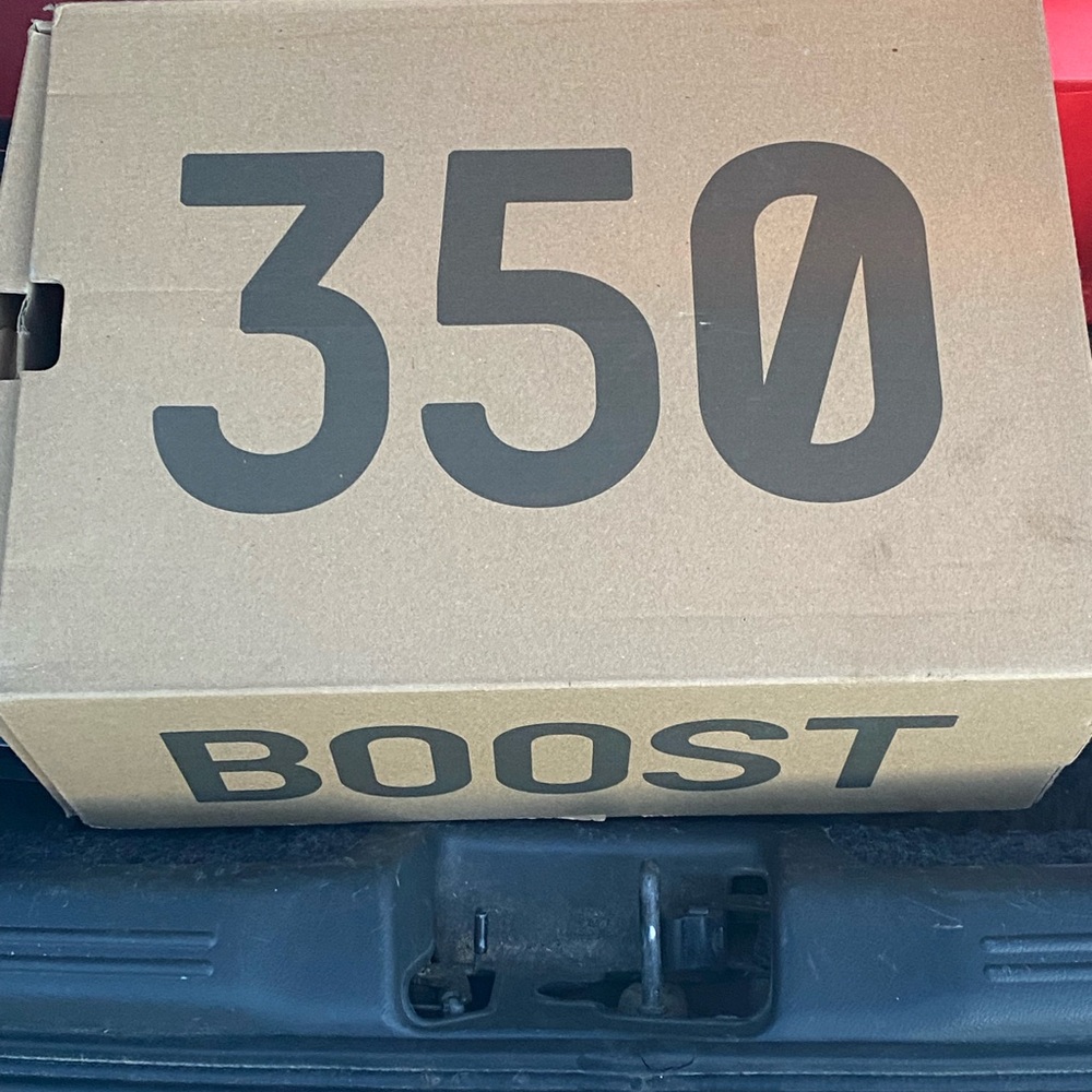 Yeezy Boost 350 Box